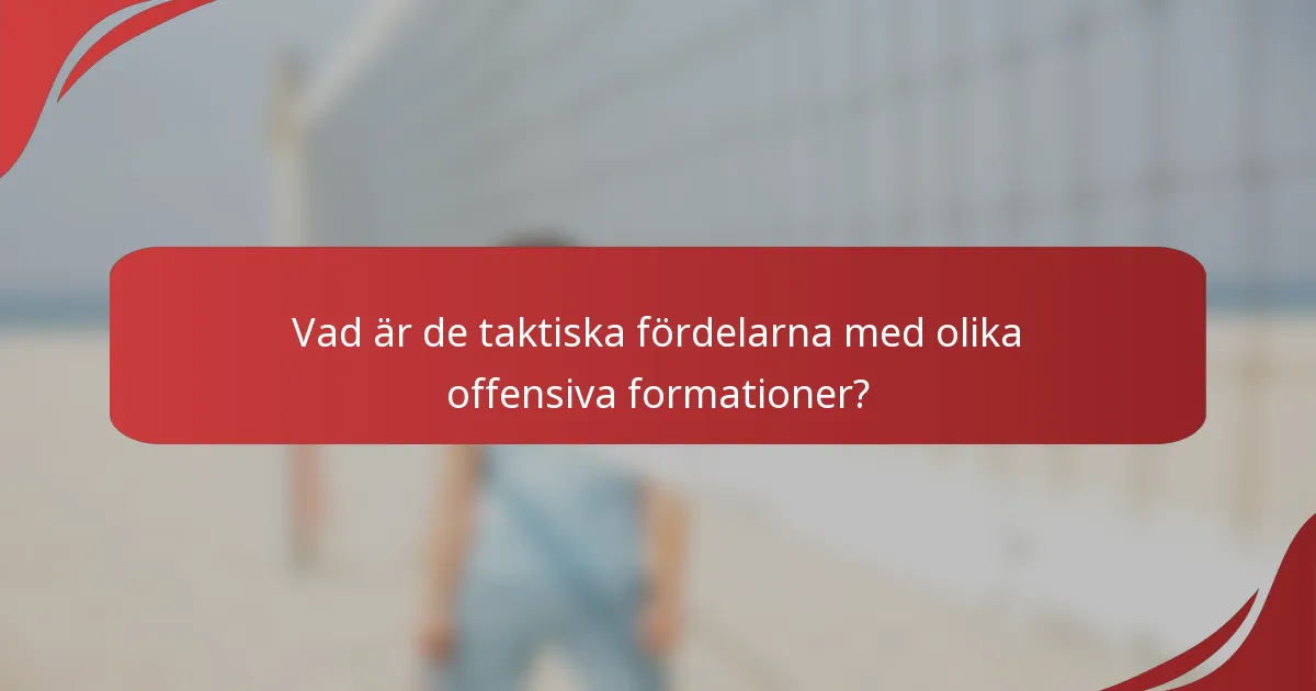 Vad är de taktiska fördelarna med olika offensiva formationer?